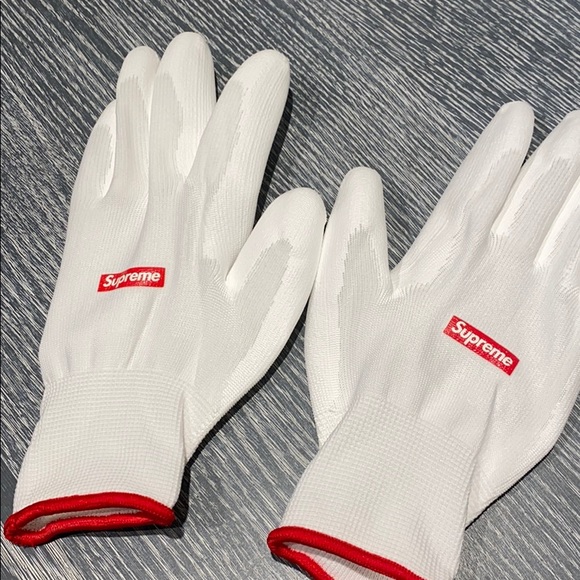 SUPREME collectible NEW white/red rubbery gloves - Picture 7 of 7